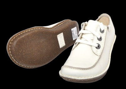 detail dámské šněrovací polobotky CLARKS Funny Dream 26181433 Béžová