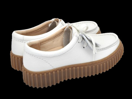 detail dámské šněrovací polobotky CLARKS Torhill Bee 26172085 Béžová