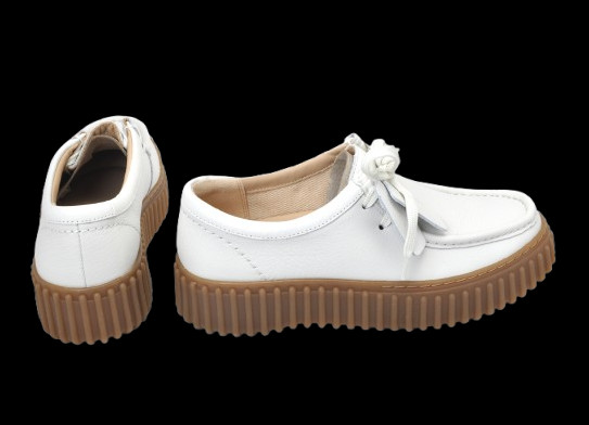 detail dámské šněrovací polobotky CLARKS Torhill Bee 26172085 Béžová