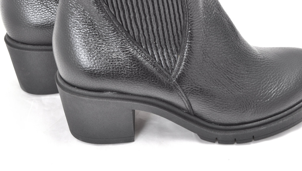 detail dámské polokozačky BARTON 24-2503 Černá