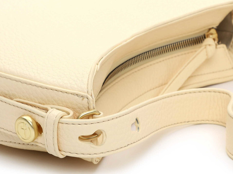 detail kabelka na rameno TAMARIS BAG 34361,431 Žlutá